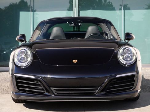 Used 2017 Porsche 911 Targa 4S image 2