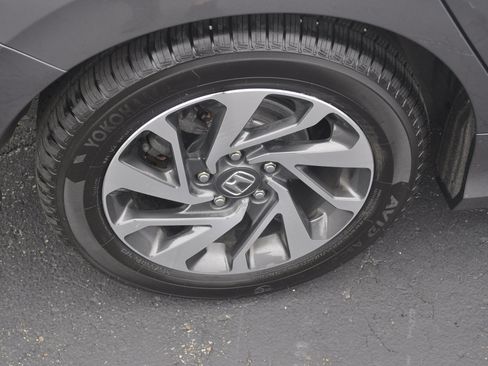 Used 2018 Honda Civic EX image 9