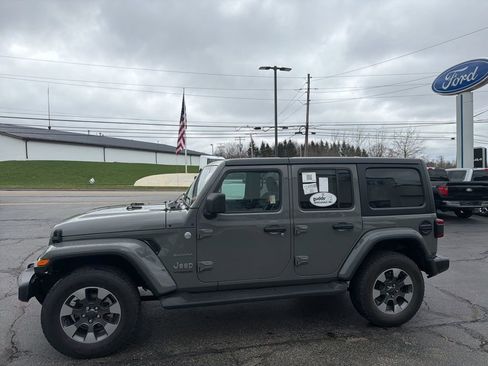 Used 2022 Jeep Wrangler Unlimited Sahara w/ Dual Top Group image 5