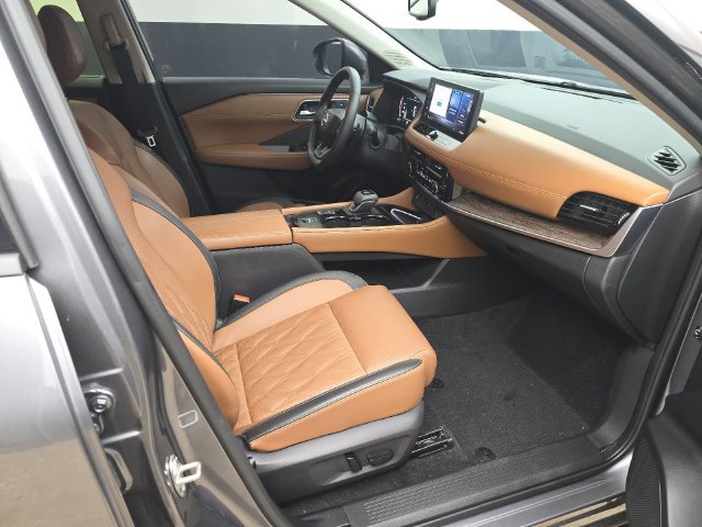 Used 2025 Nissan Rogue Platinum w/ Tech Package FWD image 28