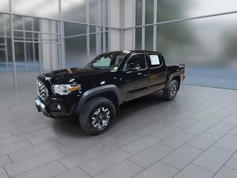 Used 2023 Toyota Tacoma TRD Off-Road w/ TRD Premium Off Road Package AWD/4WD image 4