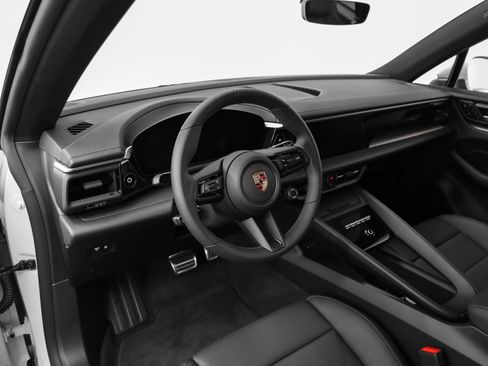 Certified 2025 Porsche Macan 4S Electric AWD/4WD image 4