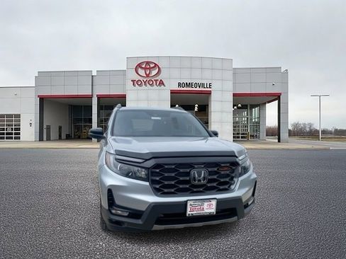 Used 2025 Honda Passport TrailSport image 1
