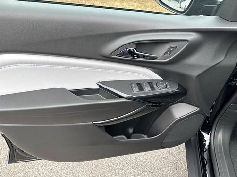 New 2026 Chevrolet Trax LT w/ Sunroof Package image 15