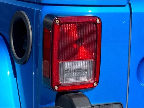 Used 2015 Jeep Wrangler Unlimited Sahara w/ Connectivity Group image 24