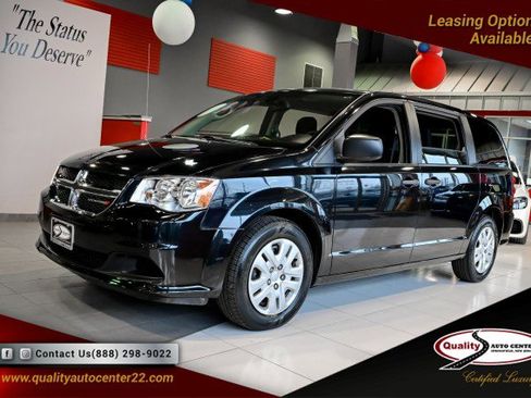 Used 2019 Dodge Grand Caravan SE w/ UConnect Hands-Free Group image 1