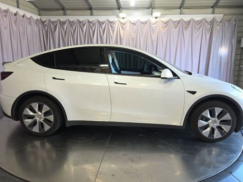 Used 2021 Tesla Model Y 2WD image 9