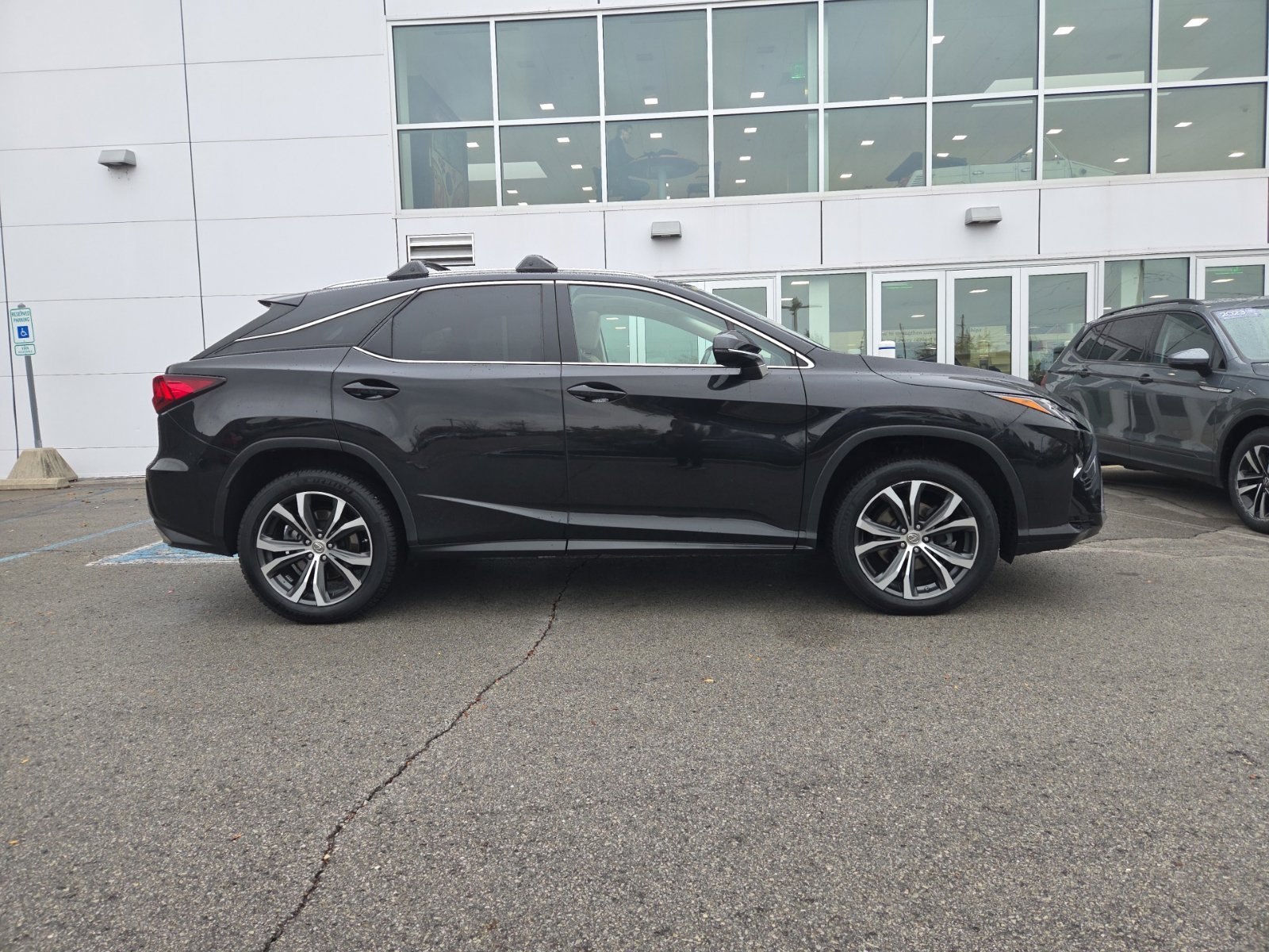 Used 2017 Lexus RX 350 AWD w/ Premium Package image 2