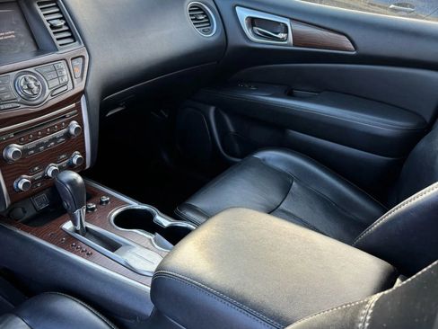 Used 2020 Nissan Pathfinder Platinum image 42