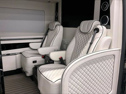 Used 2025 Mercedes-Benz Sprinter 2500 image 7