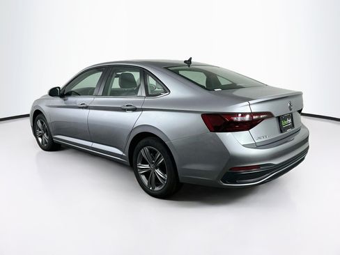 Used 2024 Volkswagen Jetta SE FWD image 5