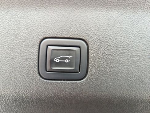 Used 2023 Cadillac Escalade ESV Premium Luxury image 18