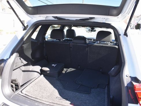 Used 2023 Volkswagen Tiguan SE R-Line image 36