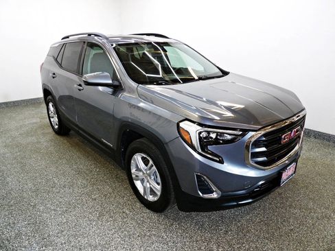 Used 2020 GMC Terrain SLE w/ Driver Convenience Package AWD/4WD image 3