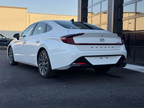 Used 2022 Hyundai Sonata Limited w/ Preferred Accessory Package image 3