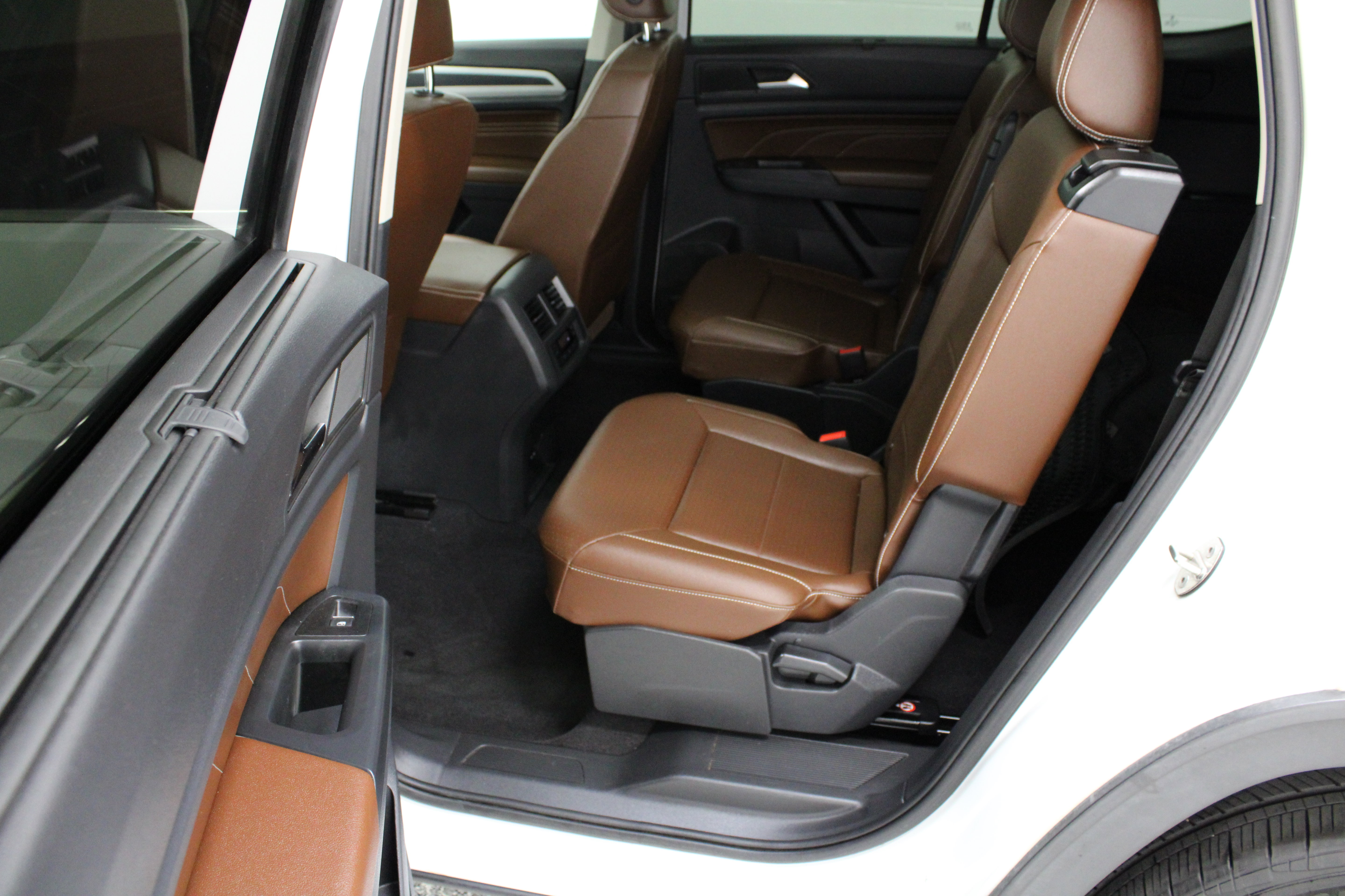 Used 2021 Volkswagen Atlas SE w/ Panoramic Sunroof Package FWD image 30