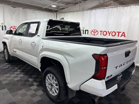 Used 2024 Toyota Tacoma SR5 AWD/4WD image 5