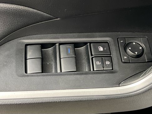 Used 2021 Toyota RAV4 XLE w/ Convenience Package image 16