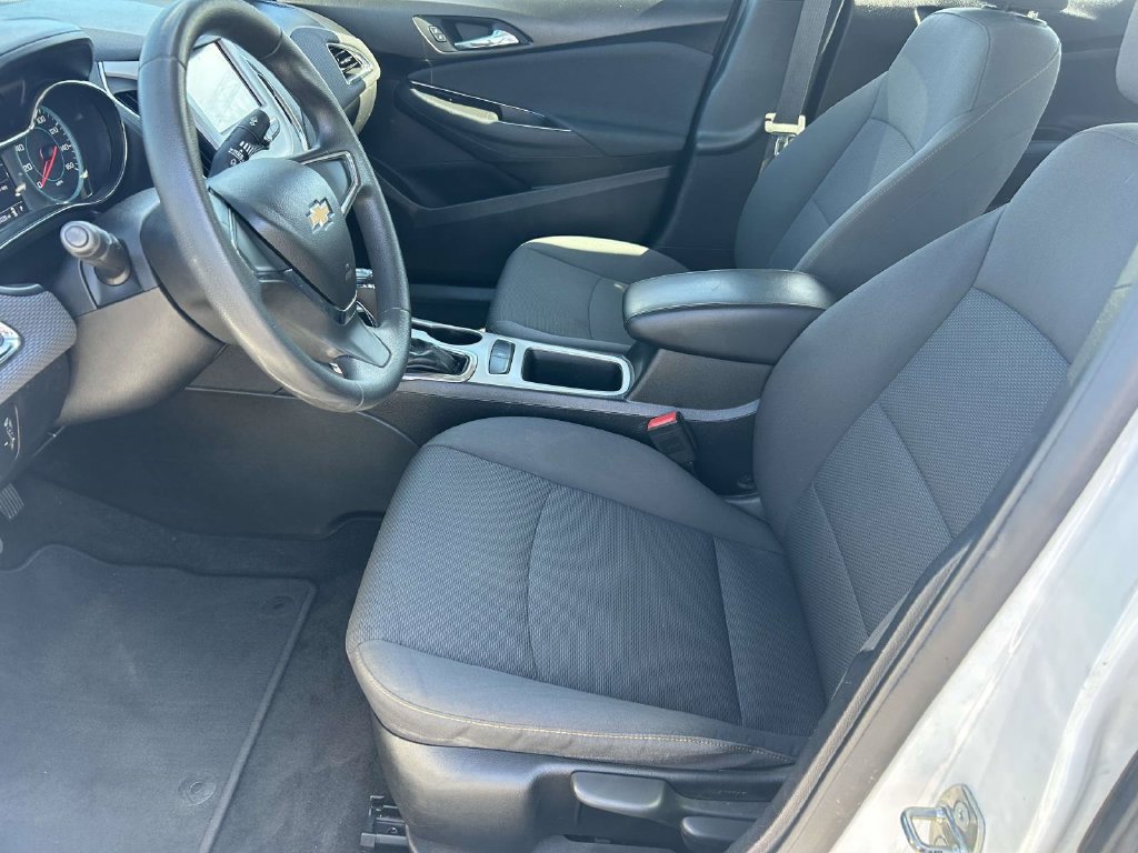 Used 2018 Chevrolet Cruze LS FWD image 16