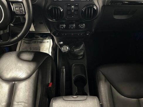 Used 2015 Jeep Wrangler Unlimited Sahara AWD/4WD image 31