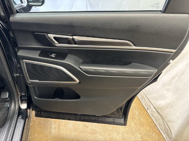 Used 2025 Kia Telluride S FWD image 29
