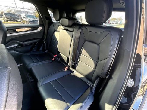 Used 2024 Porsche Cayenne image 37