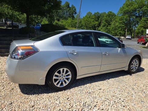 Used 2010 Nissan Altima 2.5 S FWD image 5