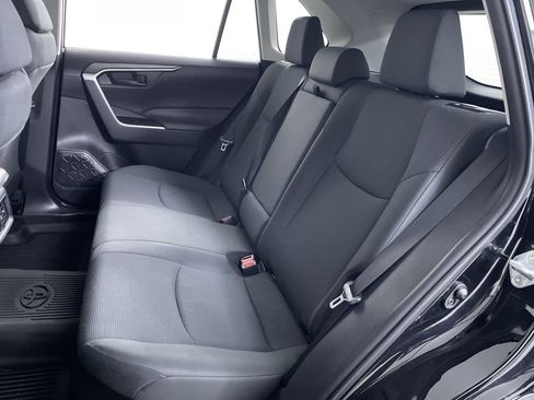 Used 2021 Toyota RAV4 LE AWD/4WD image 19