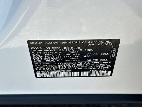 Used 2024 Volkswagen Atlas SE AWD/4WD image 32