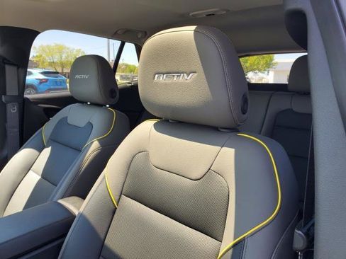 Used 2025 Chevrolet Trax ACTIV w/ Sunroof Package image 10