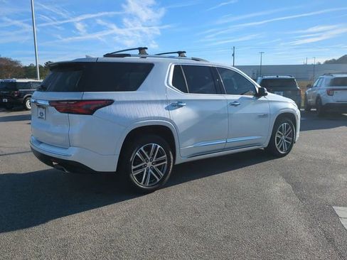 Used 2022 Chevrolet Traverse High Country w/ LPO, 'HIT The Road' Package image 4