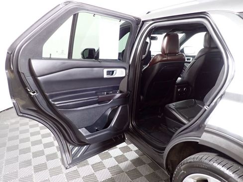 Used 2020 Ford Explorer Platinum w/ Premium Technology Package AWD/4WD image 37