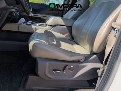 Used 2018 Ford Expedition Limited w/ Equipment Group 302A AWD/4WD image 8