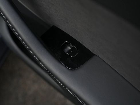 Used 2020 Tesla Model Y Long Range image 36