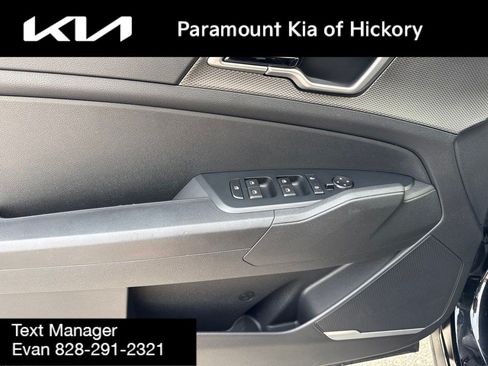 Used 2025 Kia Sportage LX FWD image 17