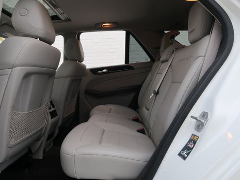 Used 2015 Mercedes-Benz ML 250 BlueTEC 4MATIC w/ Premium 1 Package image 38