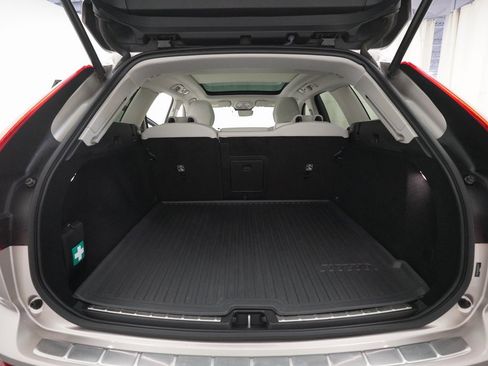 Used 2024 Volvo XC60 B5 Plus w/ Protection Package Premier image 10