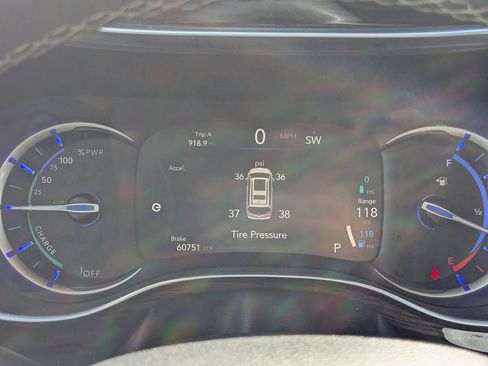 Used 2023 Chrysler Pacifica Limited FWD image 33