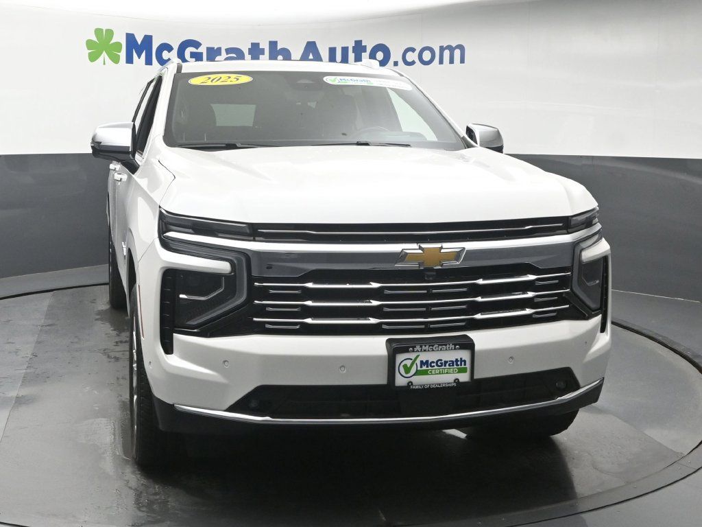 Used 2025 Chevrolet Suburban Premier AWD/4WD image 5