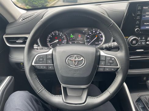 Used 2022 Toyota Highlander XLE image 64