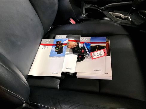 Used 2014 Toyota RAV4 Limited w/ Technology Package image 31