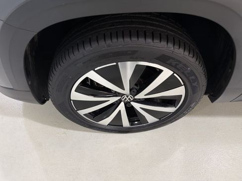 Certified 2022 Volkswagen Taos SE AWD/4WD image 11