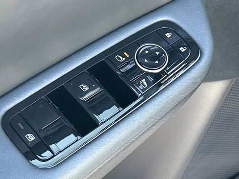 New 2026 Nissan Leaf Platinum+ w/ Cargo Package (Platinum+) FWD image 18