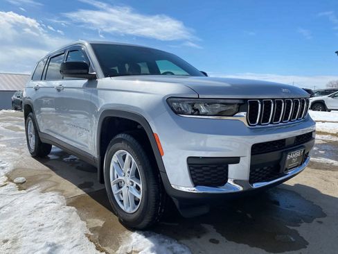 Used 2025 Jeep Grand Cherokee L Laredo image 8