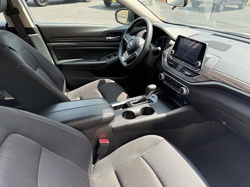 Used 2025 Nissan Altima 2.5 SV FWD image 20