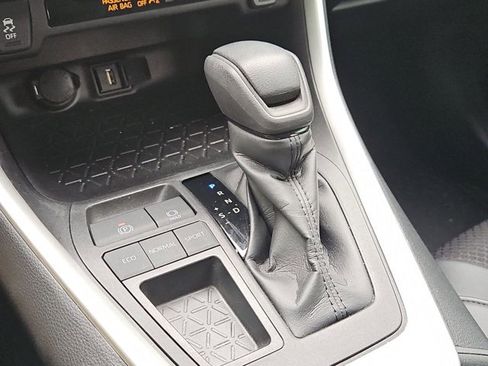 Used 2021 Toyota RAV4 XLE image 12