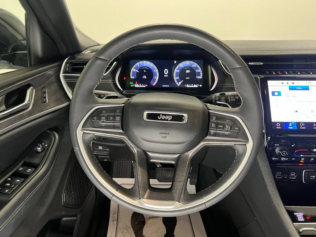 Used 2024 Jeep Grand Cherokee Limited AWD/4WD image 14