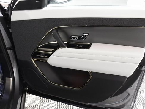 Used 2023 Land Rover Range Rover Sport SE image 17