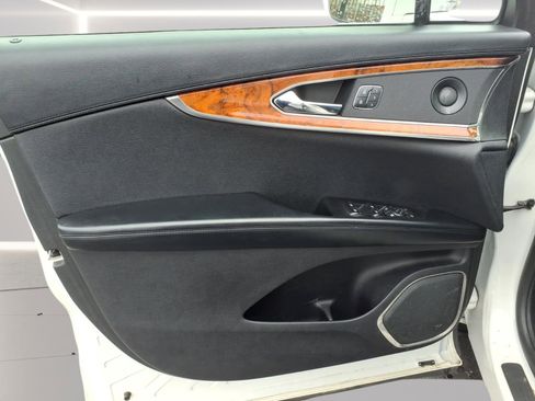 Used 2019 Lincoln Nautilus Select image 8