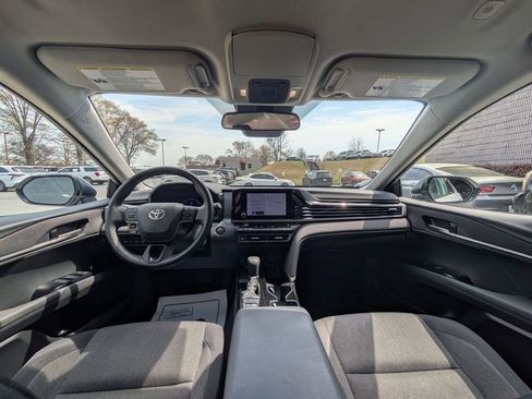 Used 2025 Toyota Camry LE image 24
